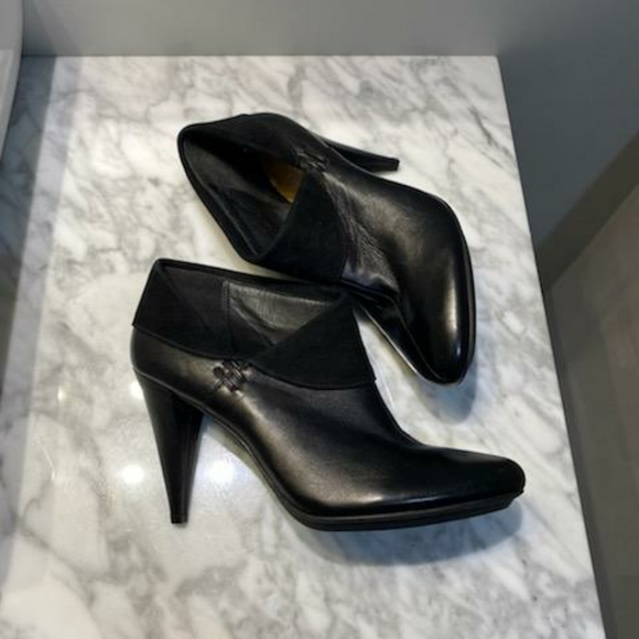 Boots - Picture 2 of 5